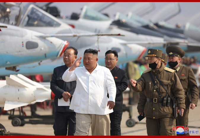 Ким Чен Ын инспектирует войска
